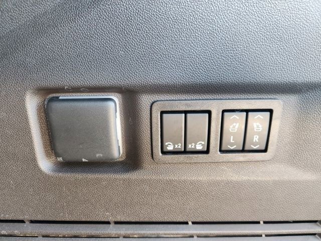 Used 2023 Chevrolet Tahoe Z71 w/ Luxury Package image 36