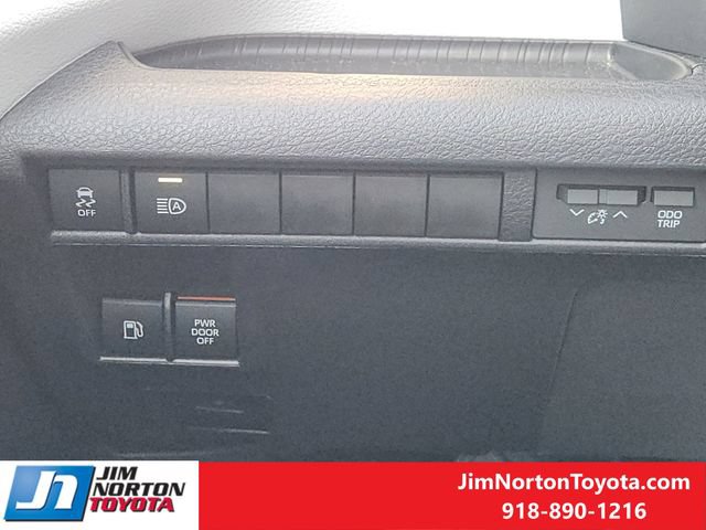 Used 2026 Toyota Sienna XLE FWD image 22
