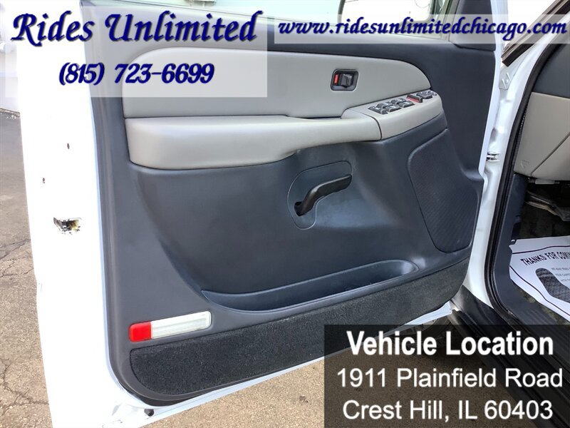 Used 2001 Chevrolet Tahoe LS w/ LS Preferred Equipment Group AWD/4WD image 23