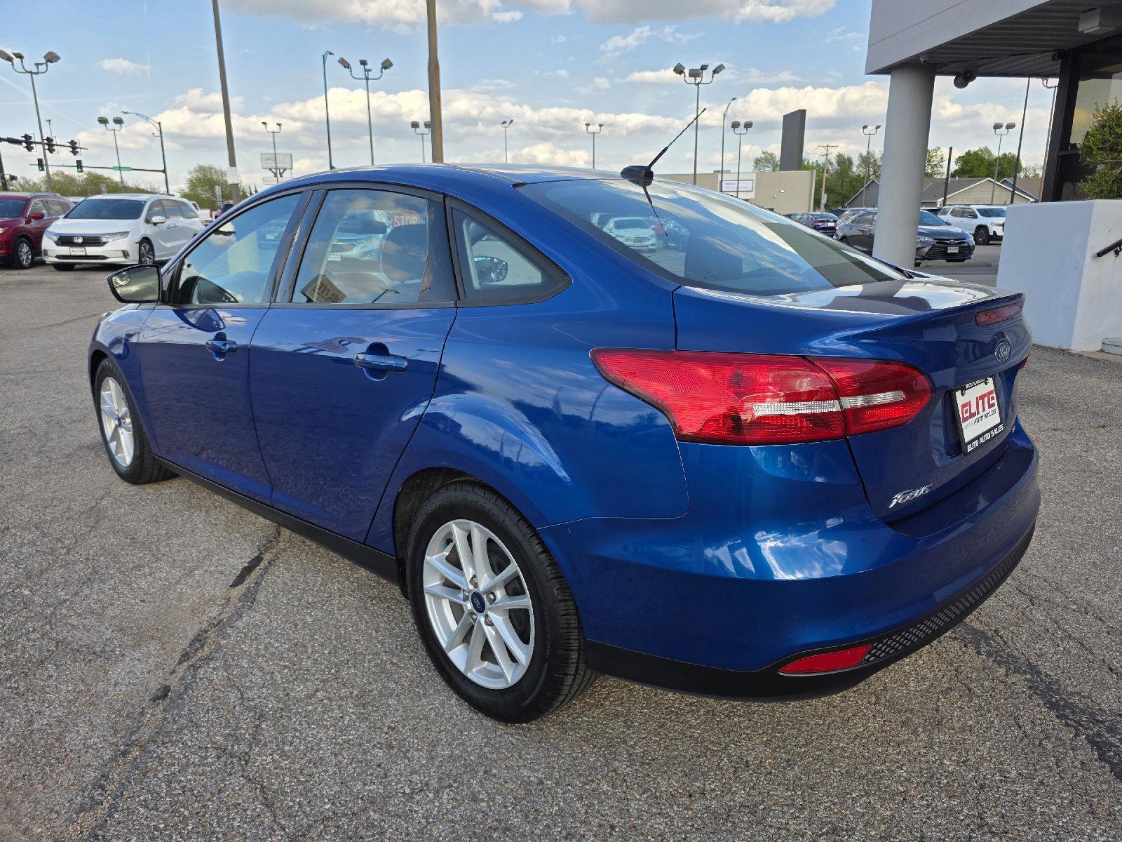 Used 2018 Ford Focus SE w/ Cold Weather Package FWD image 7