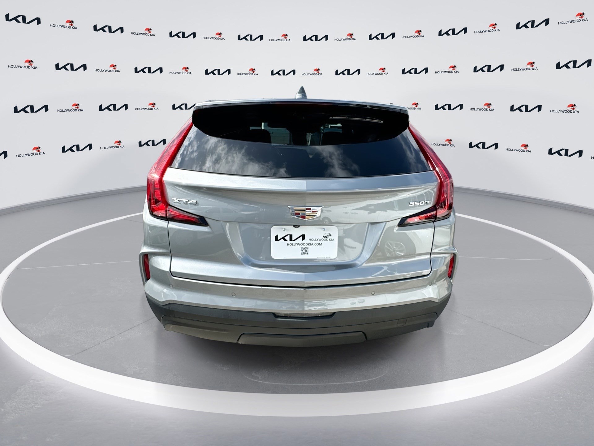 Used 2024 Cadillac XT4 Luxury w/ Cold Weather Package image 7