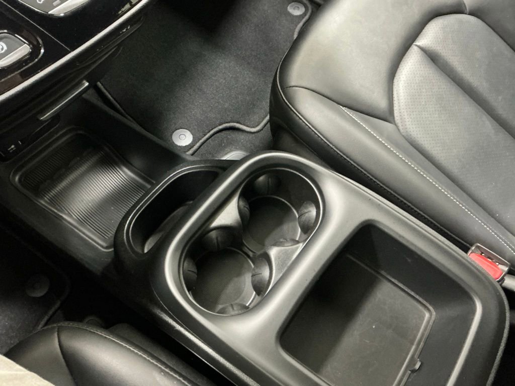Used 2025 Chrysler Pacifica Select image 13