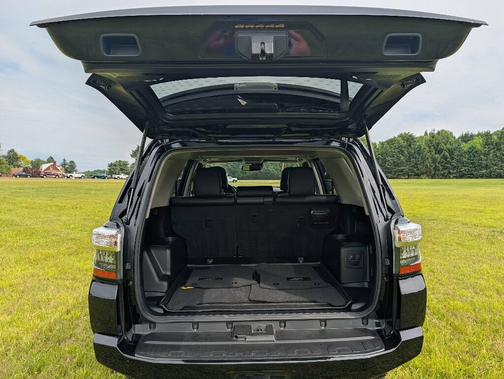 Used 2023 Toyota 4Runner 40th Anniversary SE AWD/4WD image 38