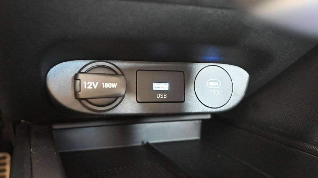 Used 2025 Hyundai Elantra SEL FWD image 33