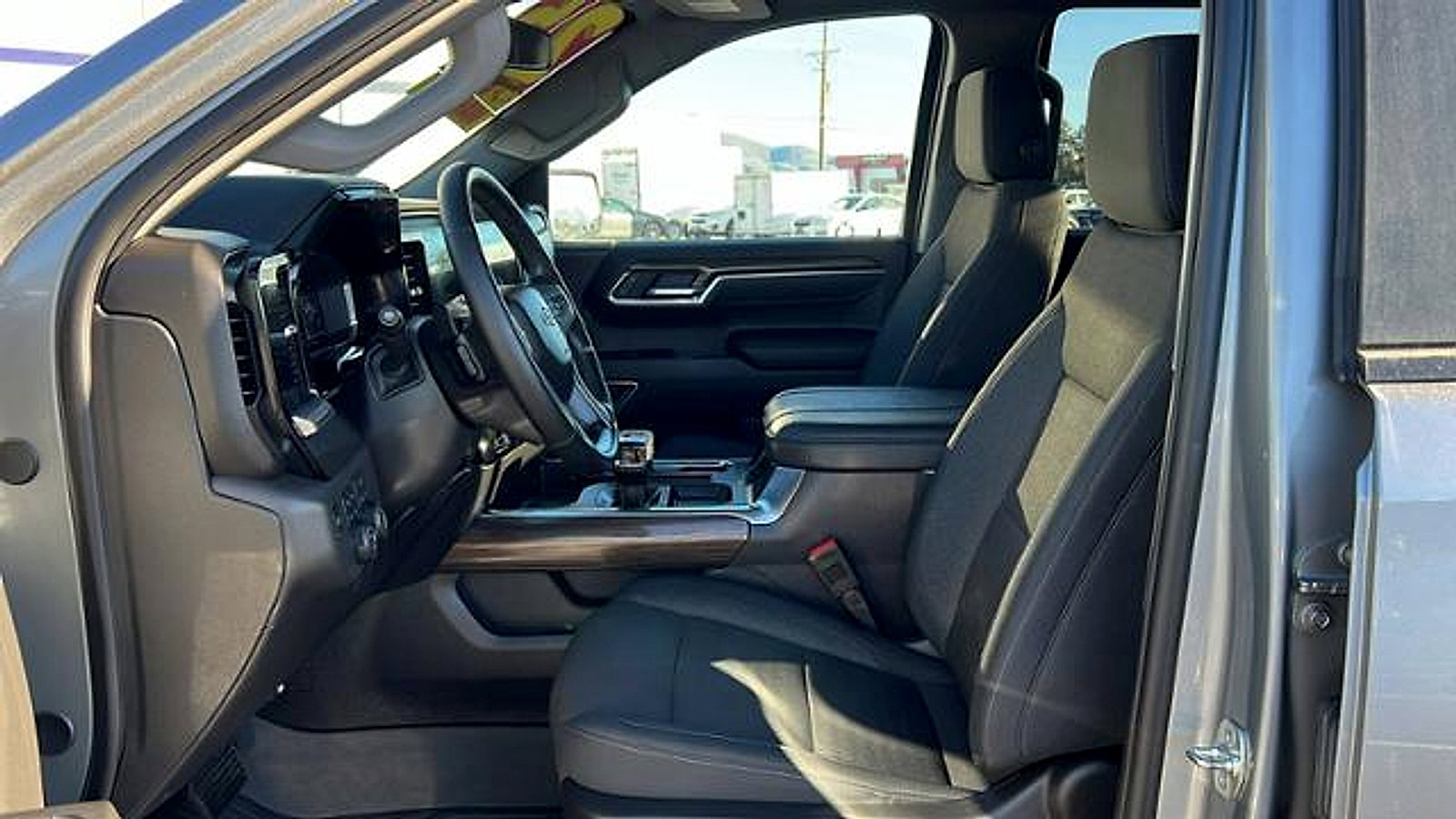 Used 2025 Chevrolet Silverado 1500 LT Trail Boss w/ Convenience Package II image 31