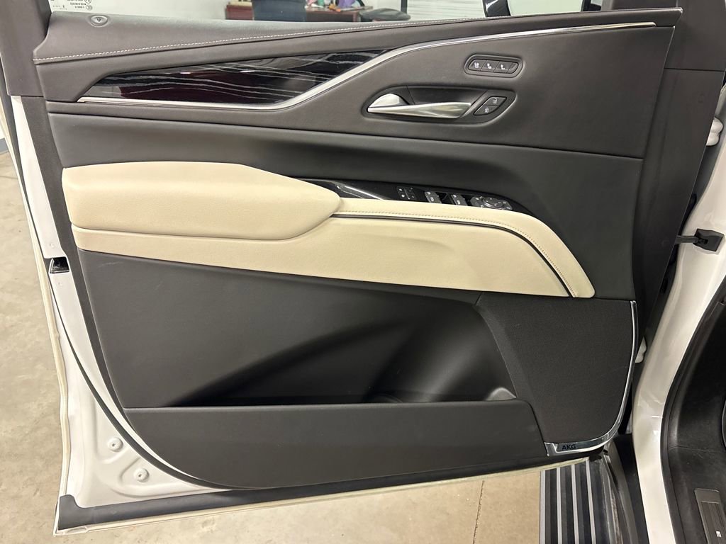 Certified 2023 Cadillac Escalade Sport w/ LPO, ONYX Package image 25