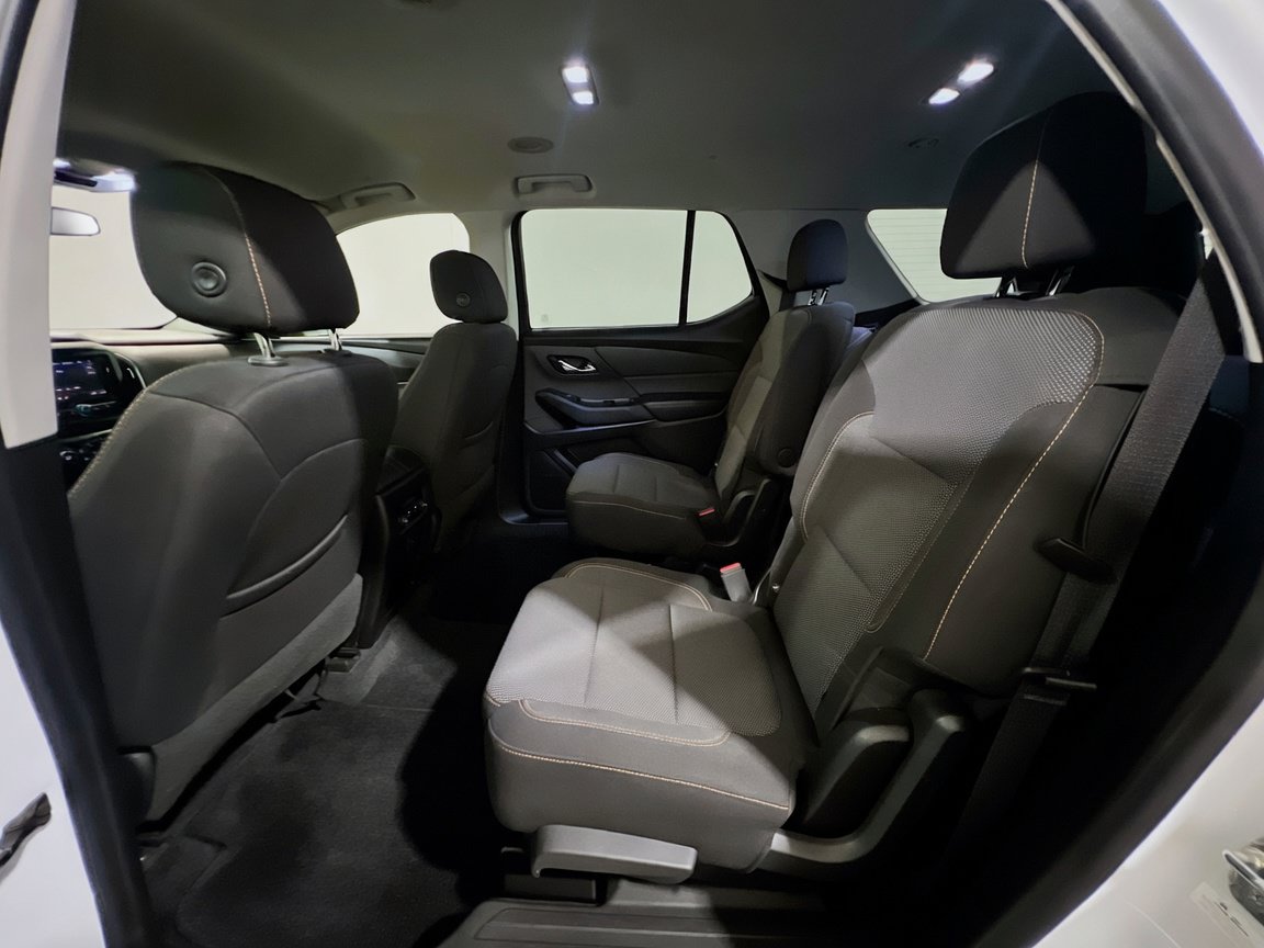 Used 2020 Chevrolet Traverse LT FWD image 16