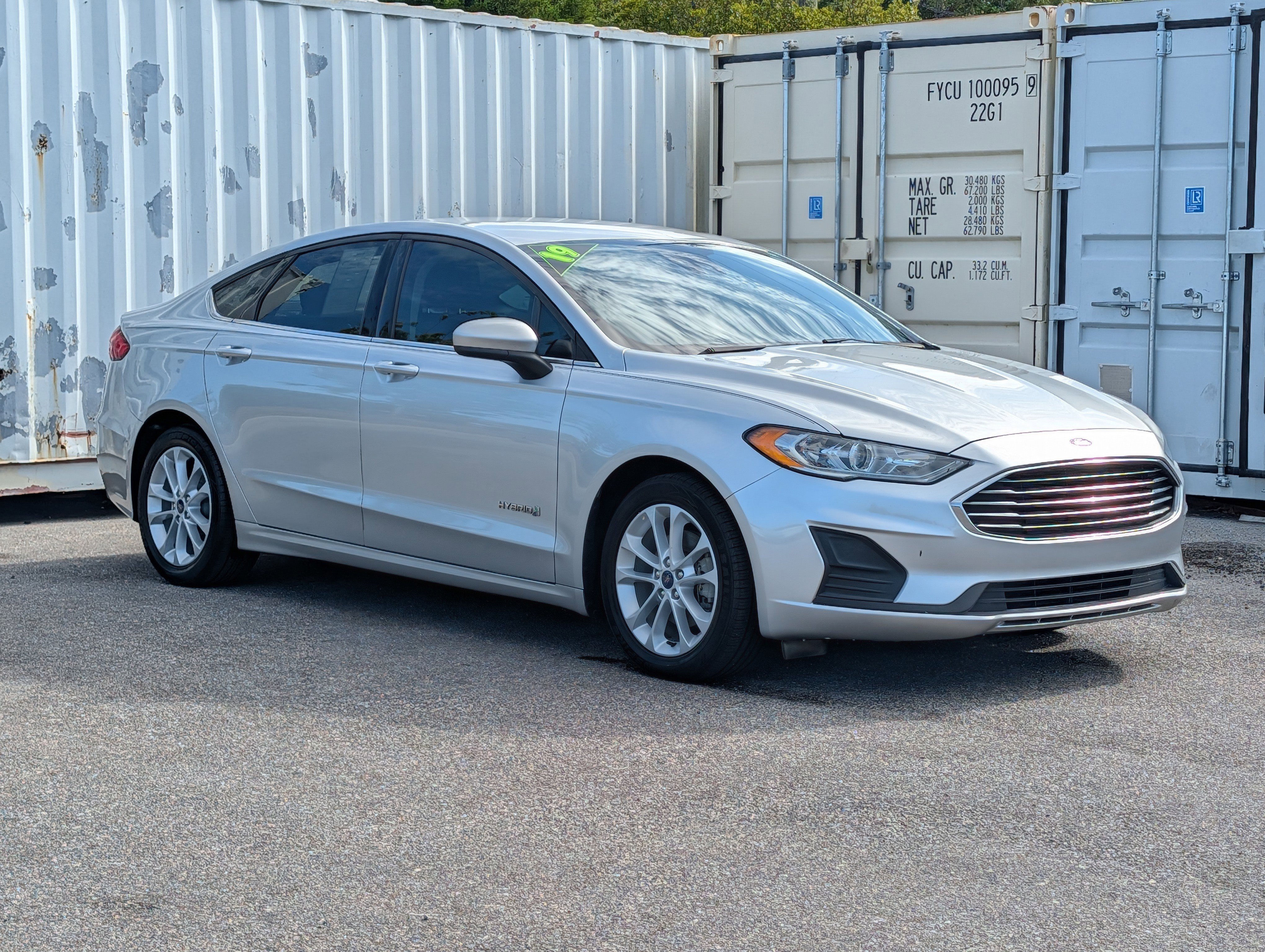 Used 2019 Ford Fusion SE FWD image 2