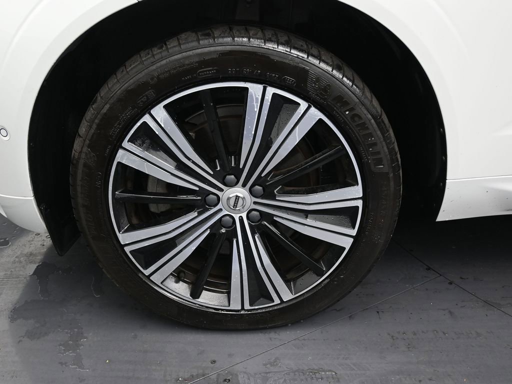 Used 2023 Volvo XC60 T8 Plus image 9