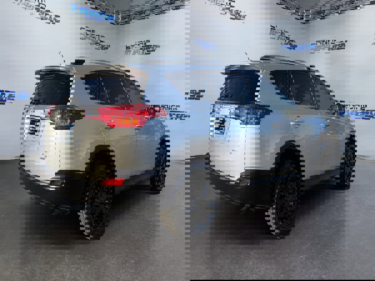 Used 2015 Toyota RAV4 LE image 5