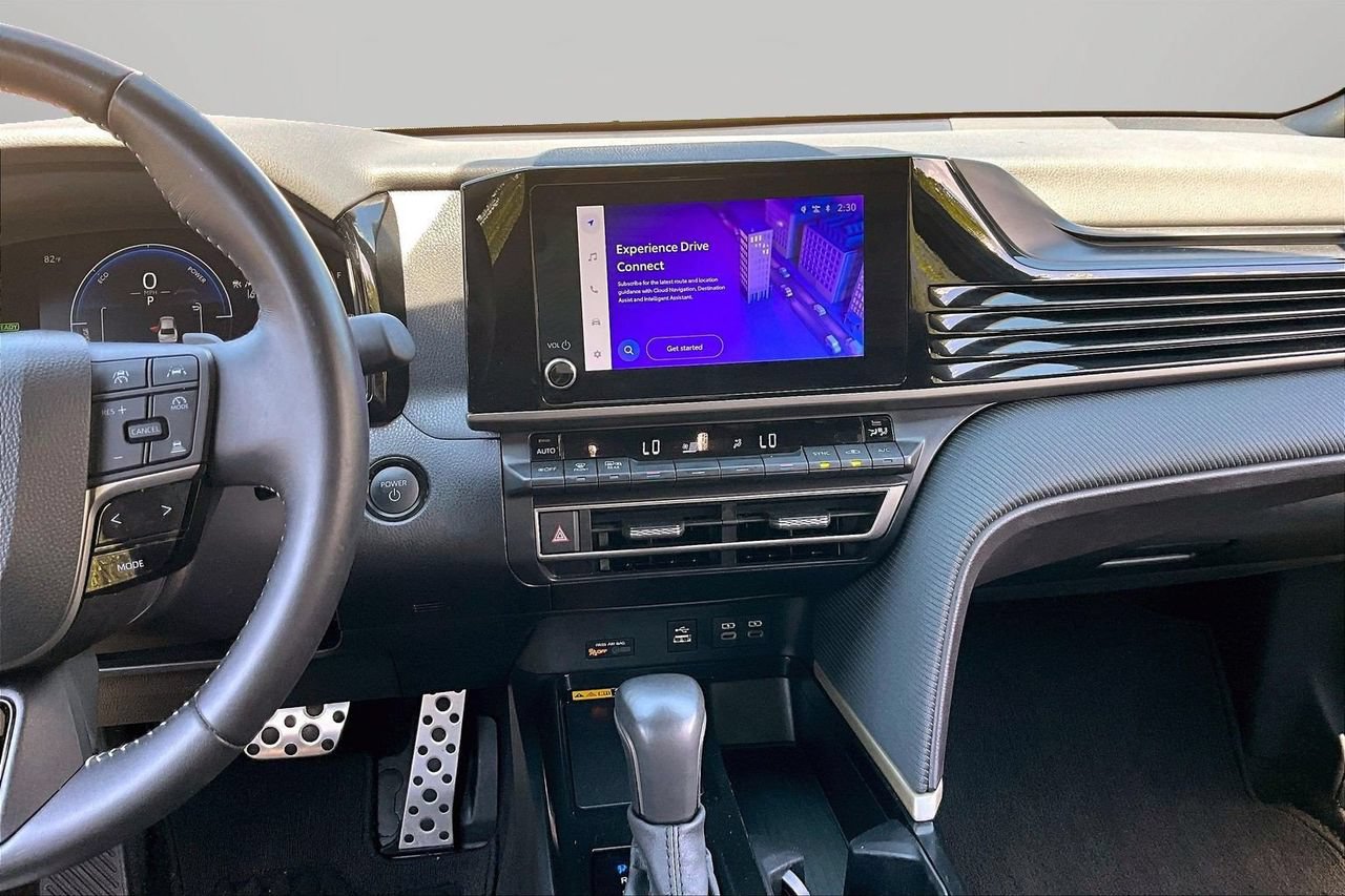 Used 2025 Toyota Camry SE FWD image 11