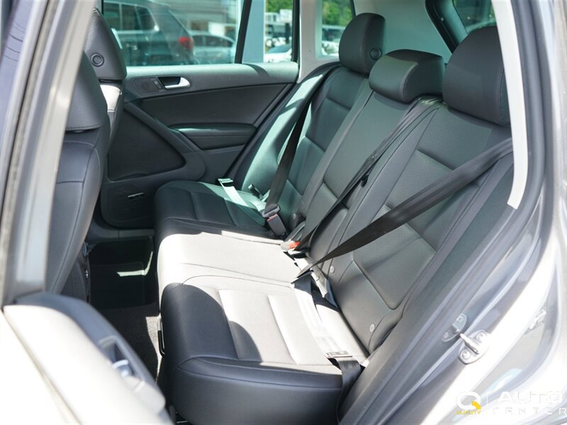Used 2015 Volkswagen Tiguan SEL AWD/4WD image 19