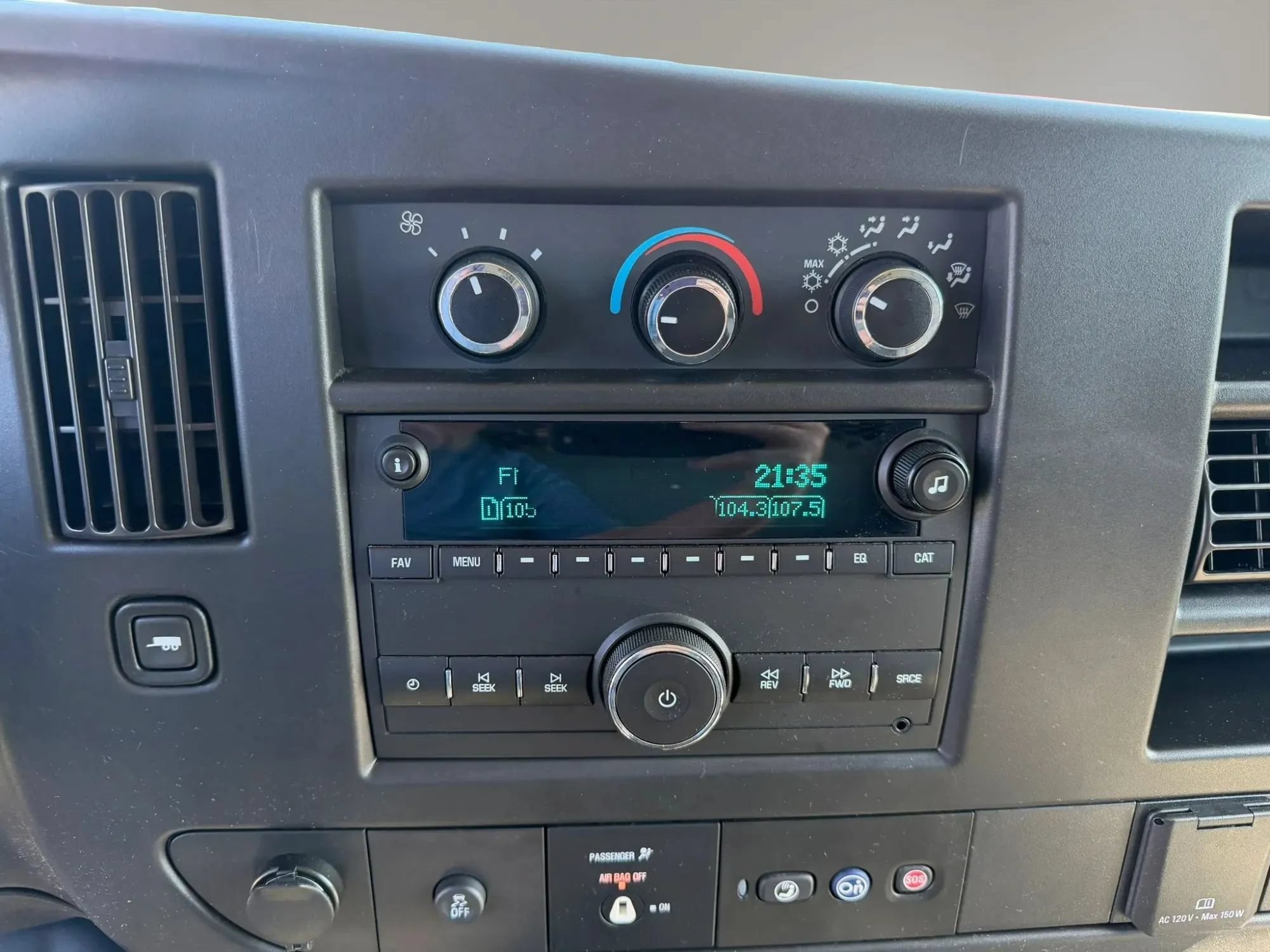 Used 2019 Chevrolet Express 2500 w/ Driver Convenience Package RWD image 20
