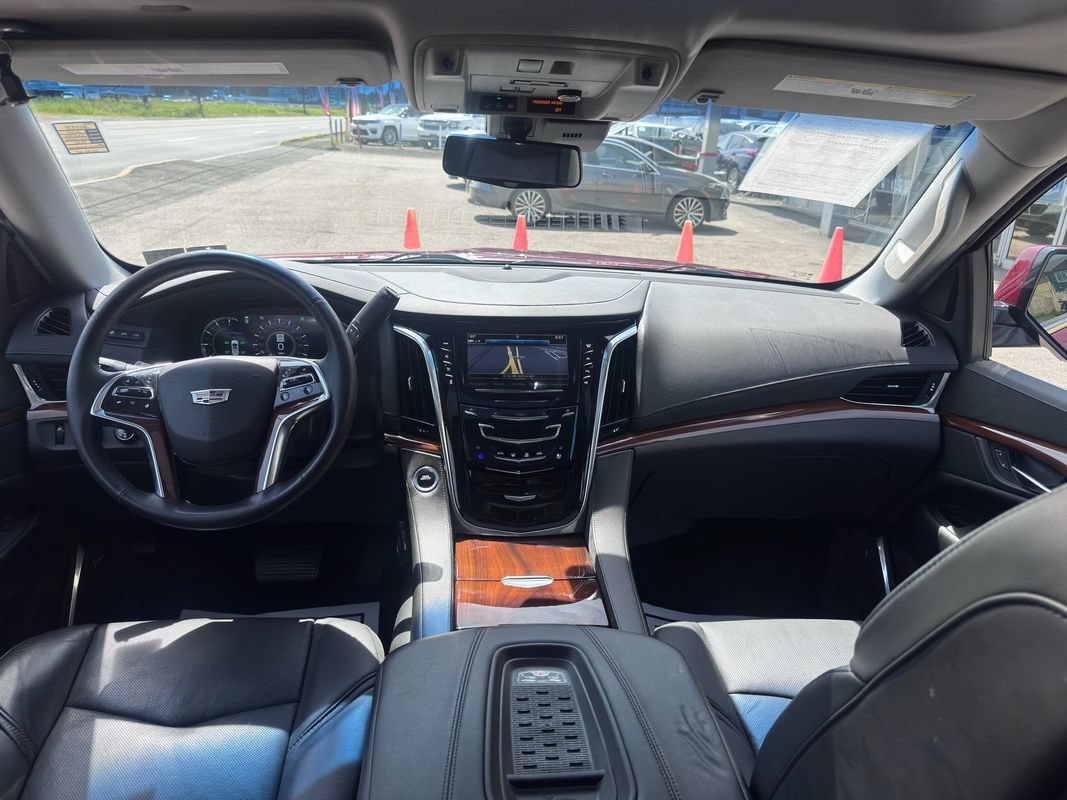 Used 2017 Cadillac Escalade ESV Luxury AWD/4WD image 40