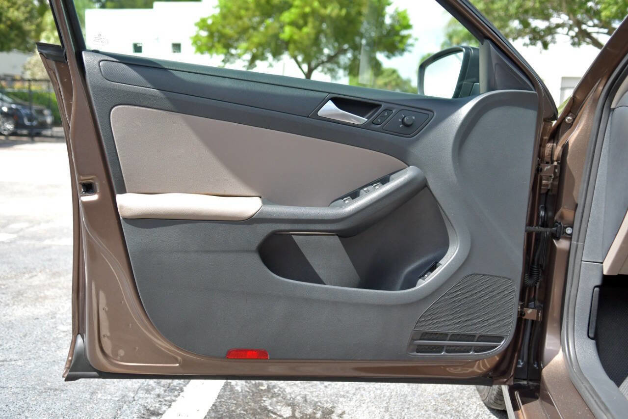 Used 2014 Volkswagen Jetta S image 14