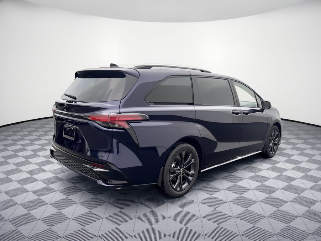 New 2026 Toyota Sienna XSE FWD image 10