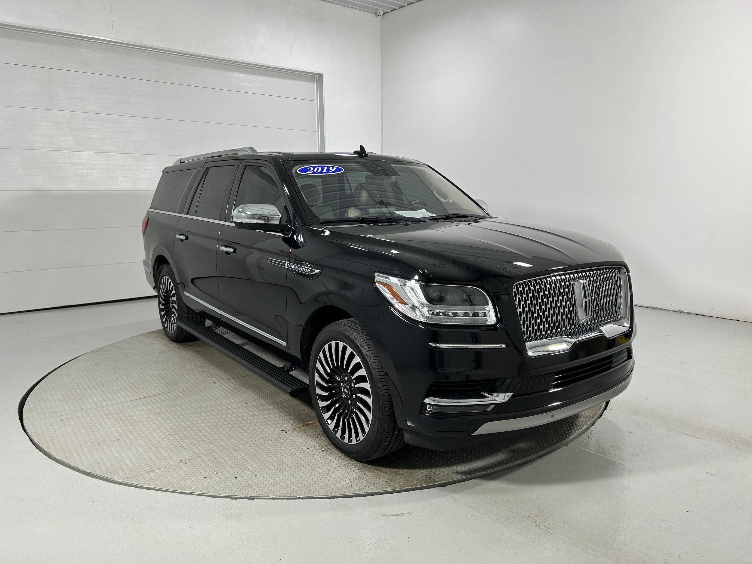 Used 2019 Lincoln Navigator L Black Label AWD/4WD image 3