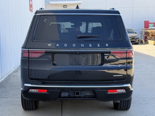 Used 2024 Jeep Wagoneer L Series II RWD image 5