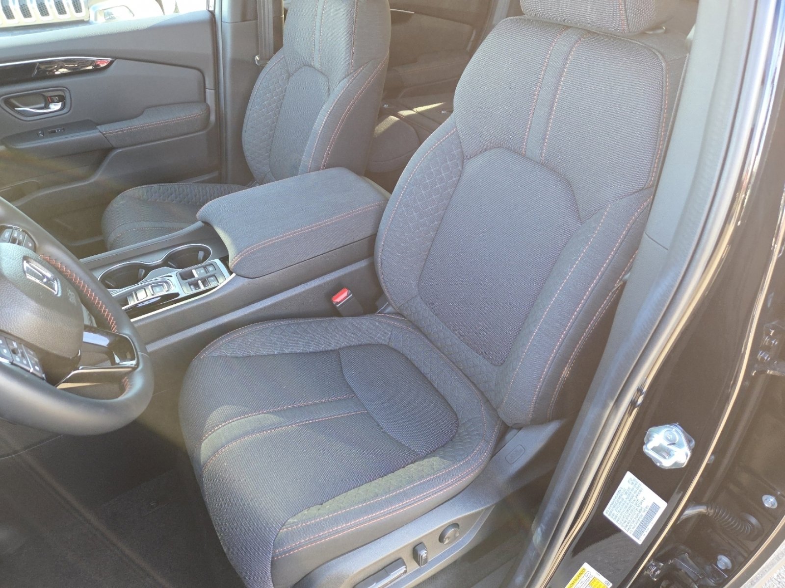 Used 2025 Honda Pilot Sport image 25