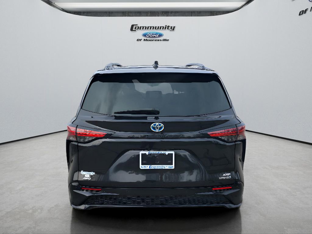 Used 2024 Toyota Sienna XSE AWD/4WD image 10