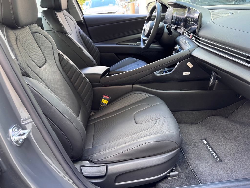 New 2026 Hyundai Elantra Limited FWD image 18