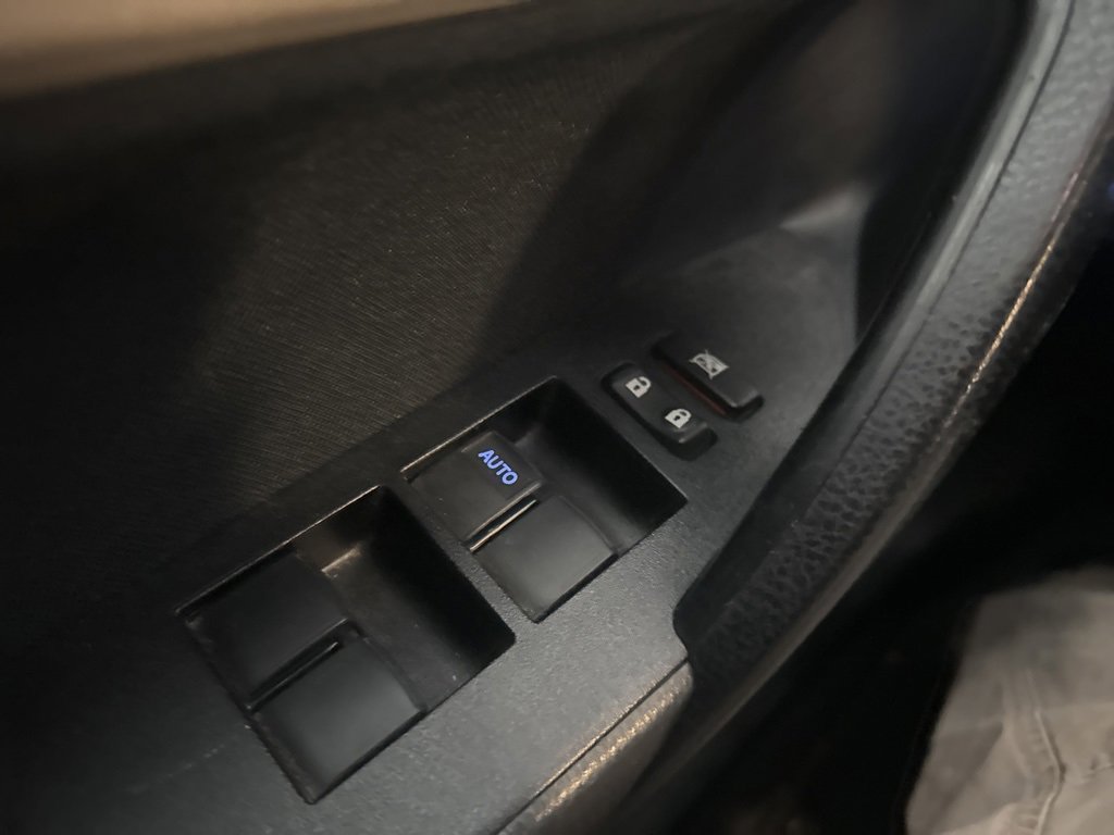 Used 2014 Toyota Corolla LE image 15