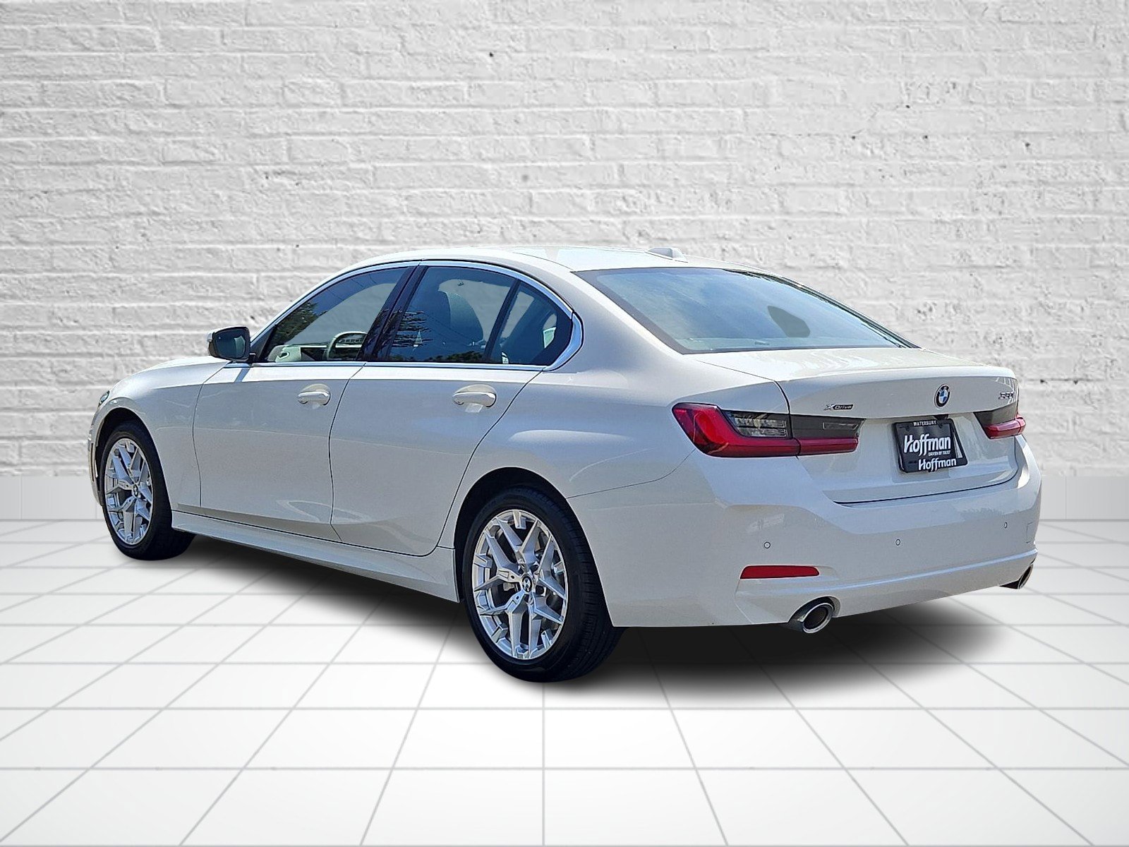 Used 2025 BMW 330i xDrive Sedan w/ Premium Package AWD/4WD image 4