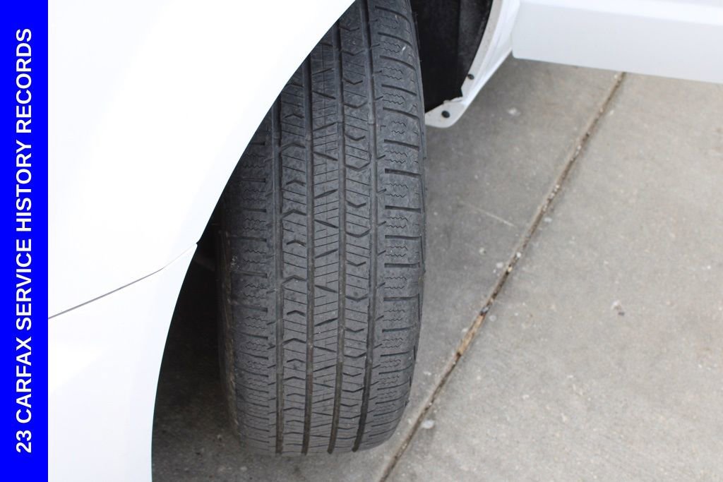 Used 2016 Chrysler Town & Country Touring-L image 13