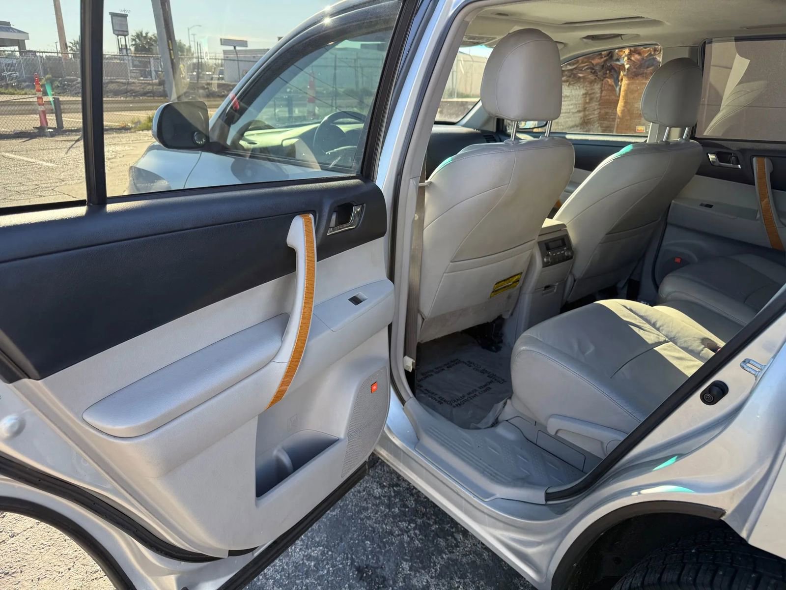 Used 2010 Toyota Highlander Limited image 12