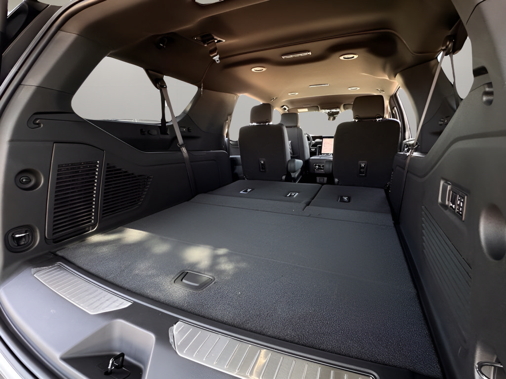 Used 2026 GMC Yukon XL AT4 AWD/4WD image 24