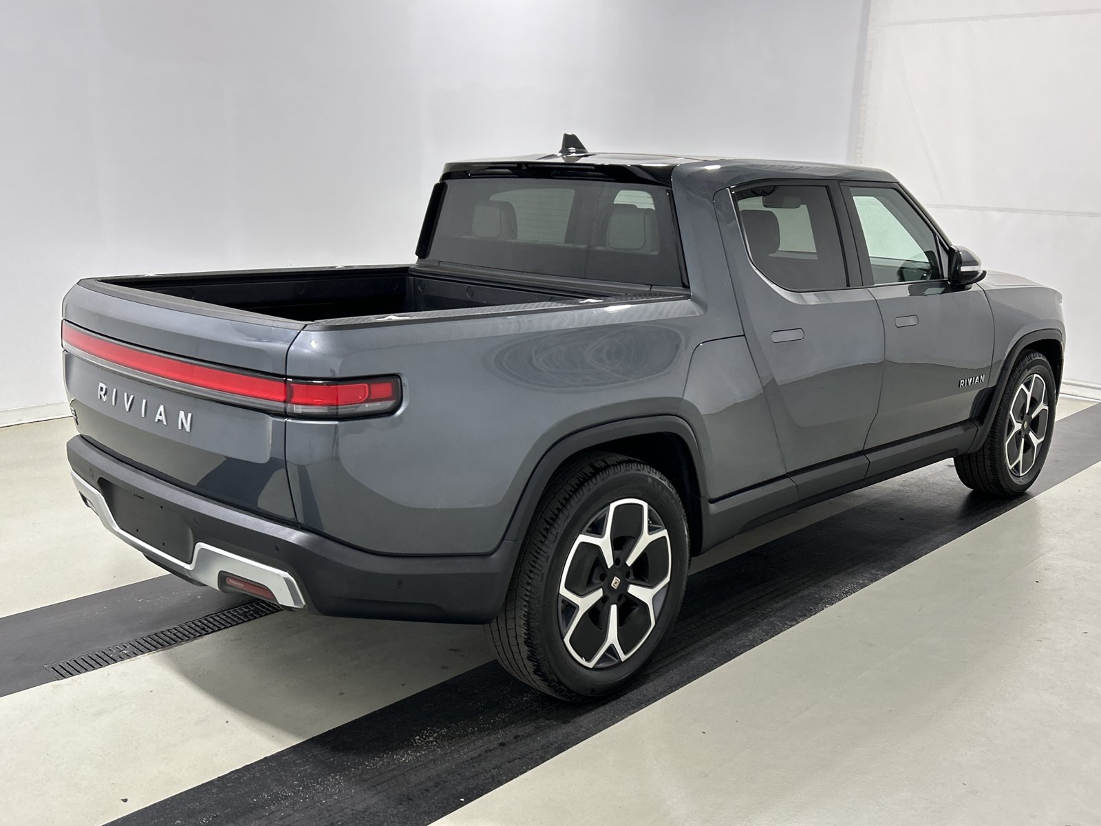 Used 2023 Rivian R1T Adventure AWD/4WD image 5