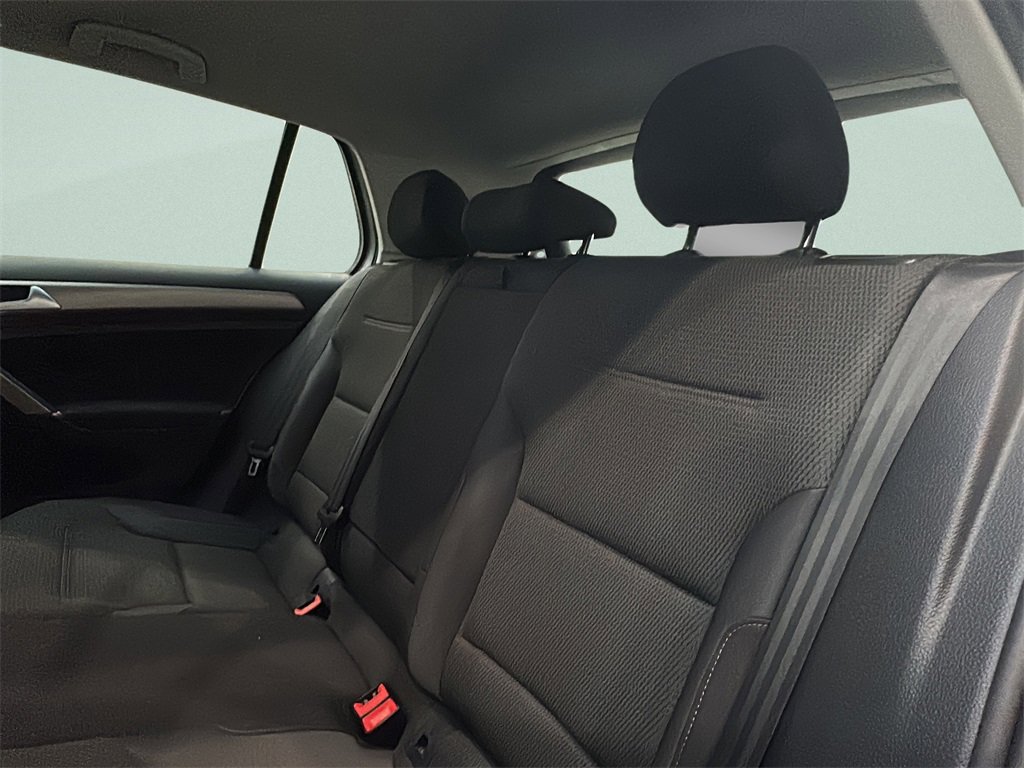 Used 2016 Volkswagen Golf S image 9