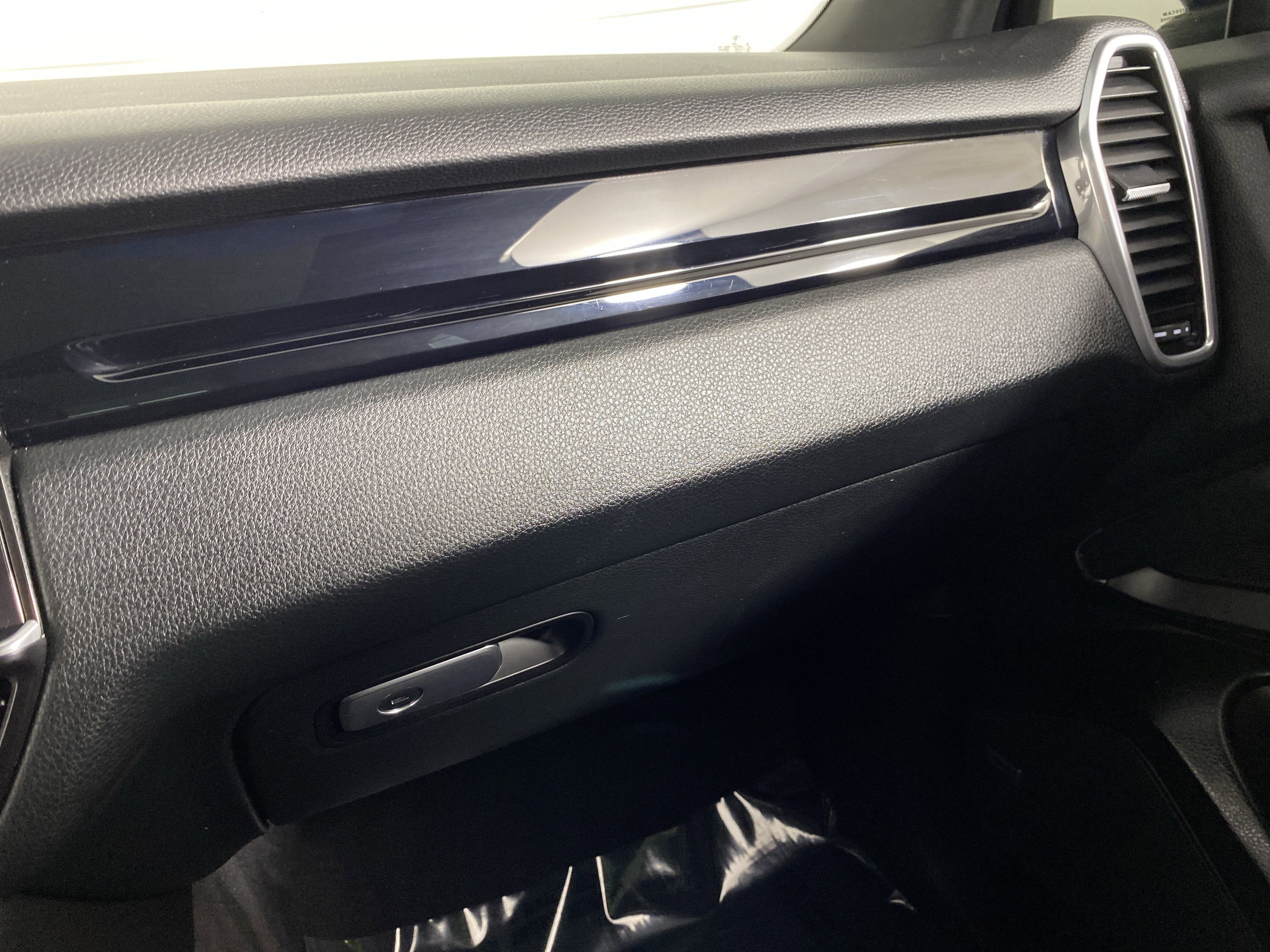 Used 2020 Porsche Cayenne image 30