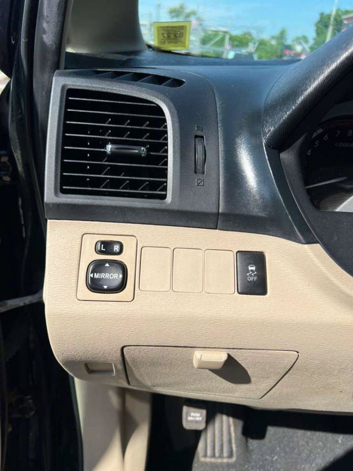 Used 2010 Toyota Venza AWD image 29