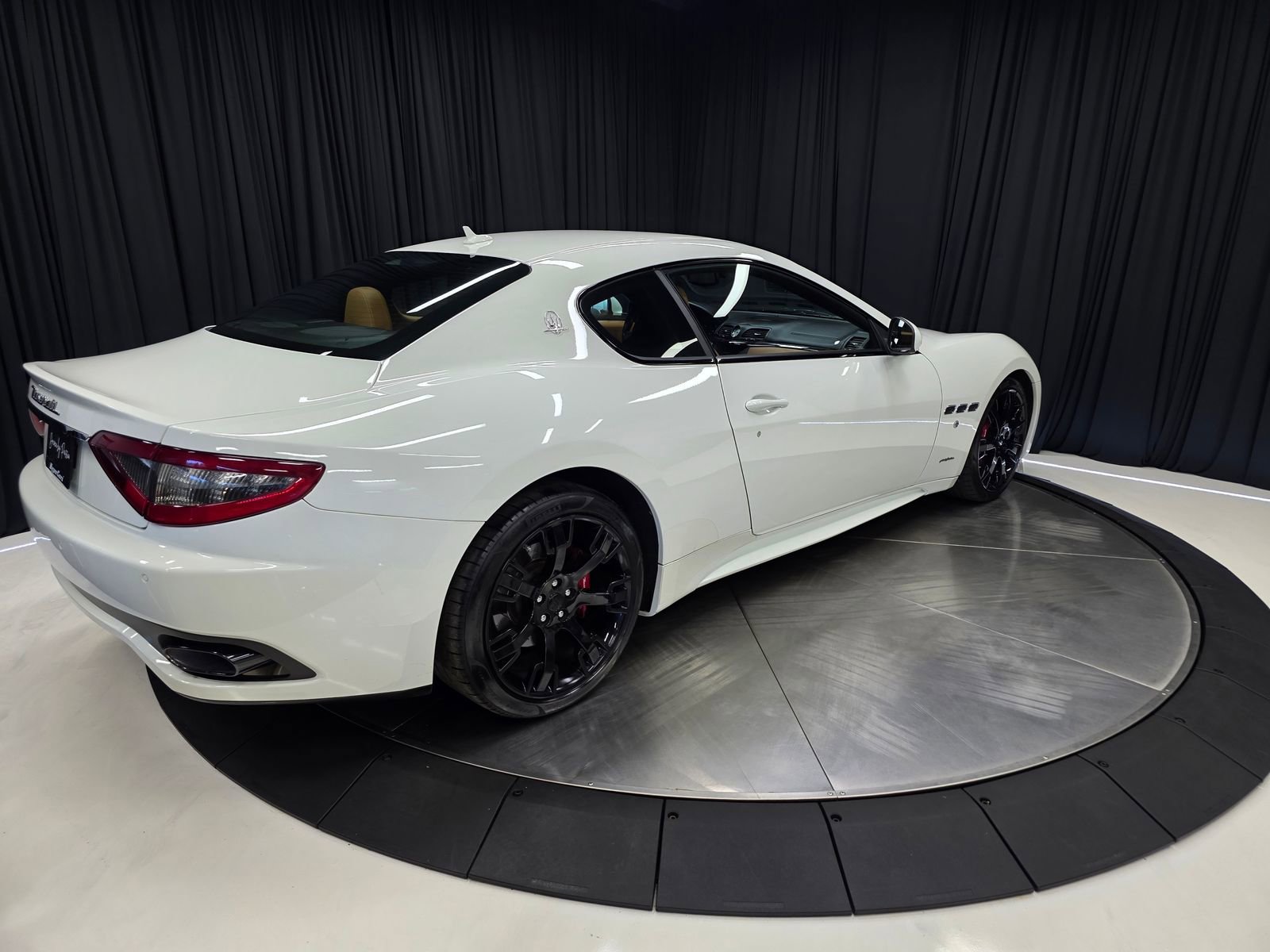 Used 2015 Maserati GranTurismo Sport RWD image 13