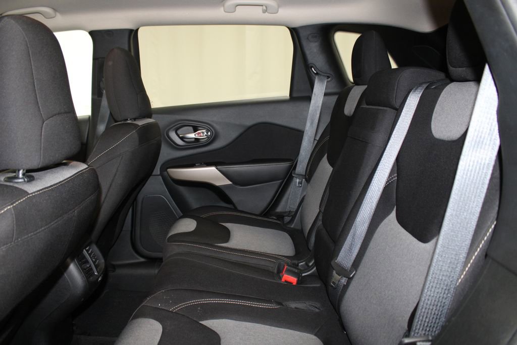 Used 2018 Jeep Cherokee Latitude image 19