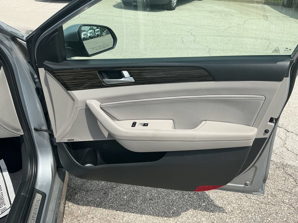 Used 2017 Hyundai Sonata Limited w/ Ultimate Package 04 FWD image 13