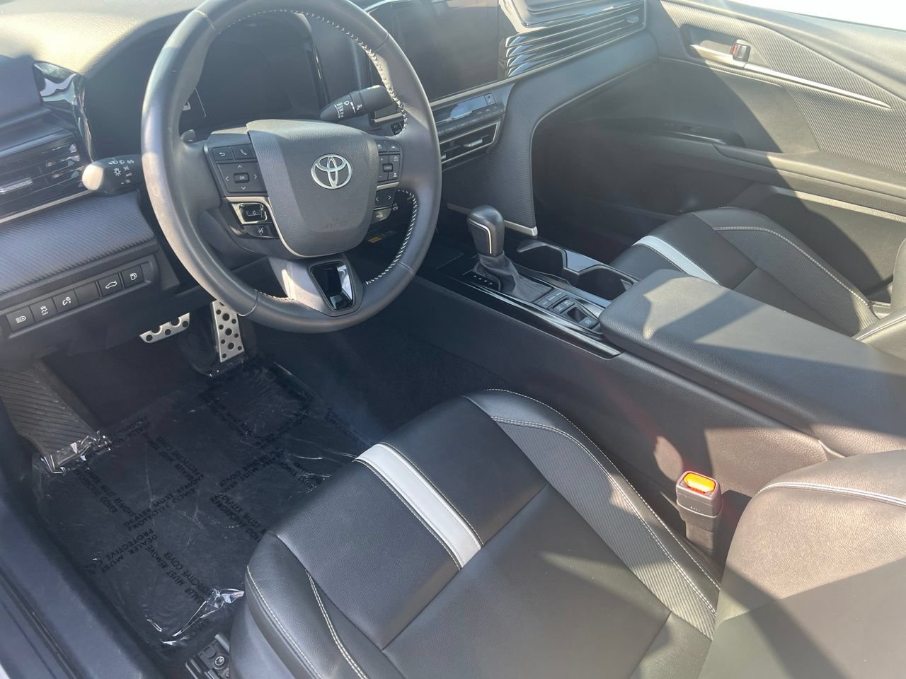 Used 2025 Toyota Camry SE FWD image 8