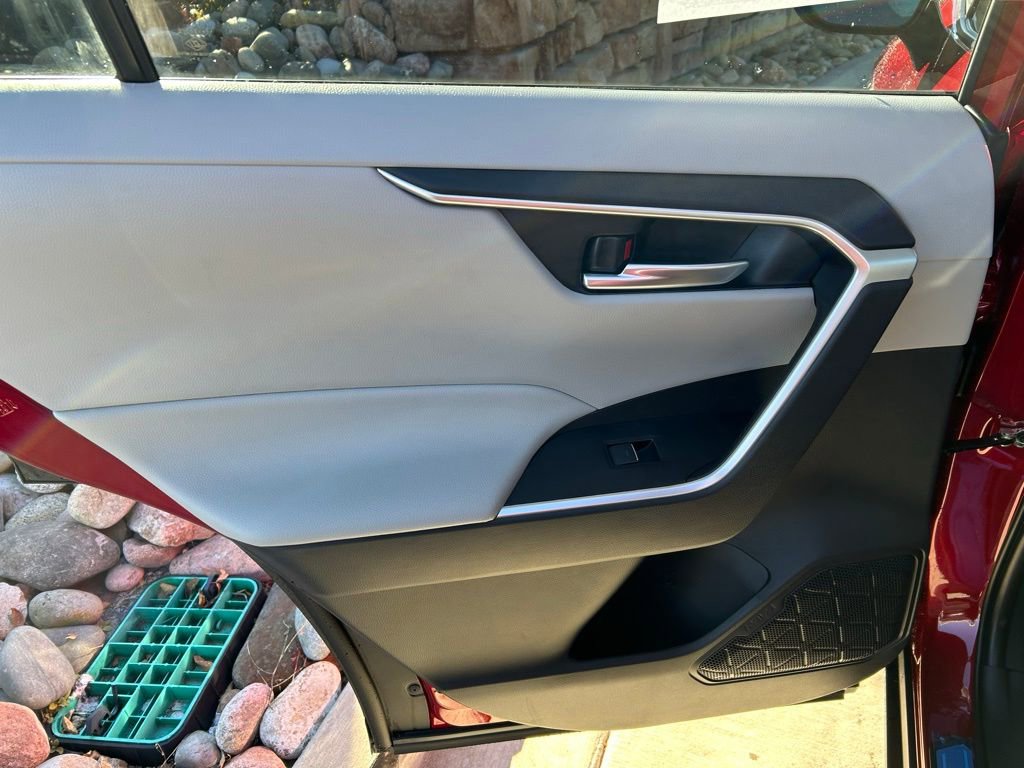 Used 2025 Toyota RAV4 XLE image 20