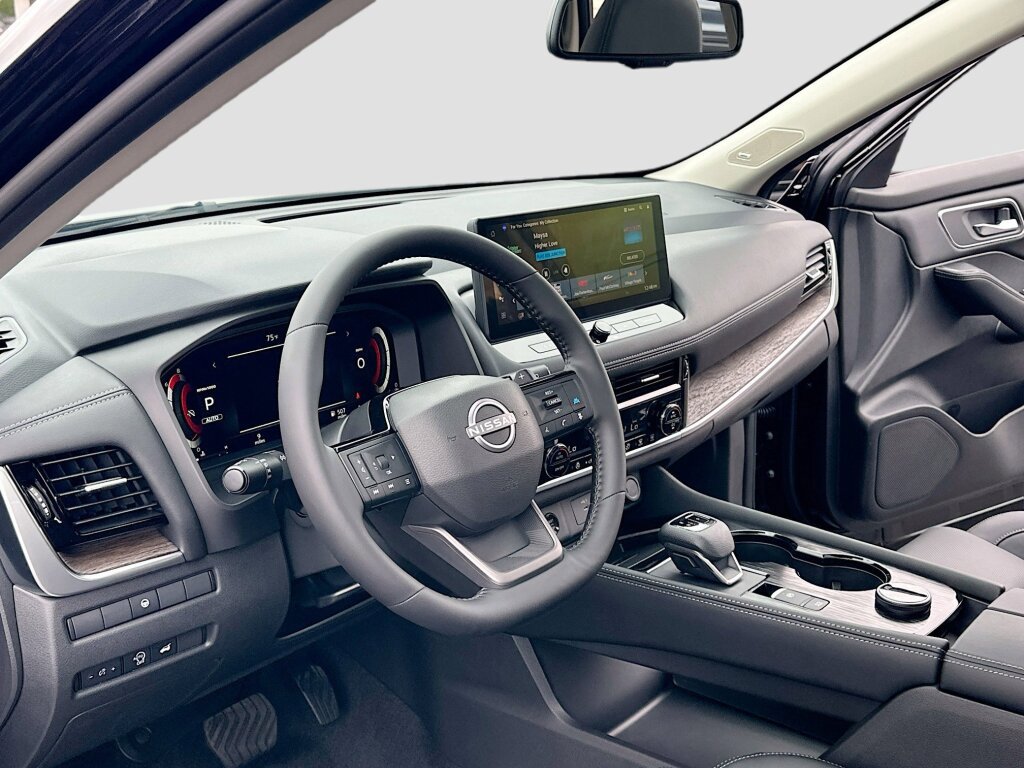 New 2025 Nissan Rogue Platinum AWD/4WD image 4