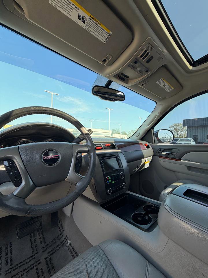 Used 2011 GMC Yukon XL SLT AWD/4WD image 16