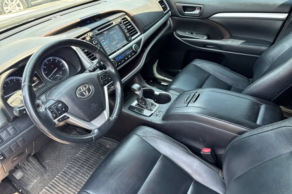 Used 2018 Toyota Highlander XLE AWD/4WD image 10
