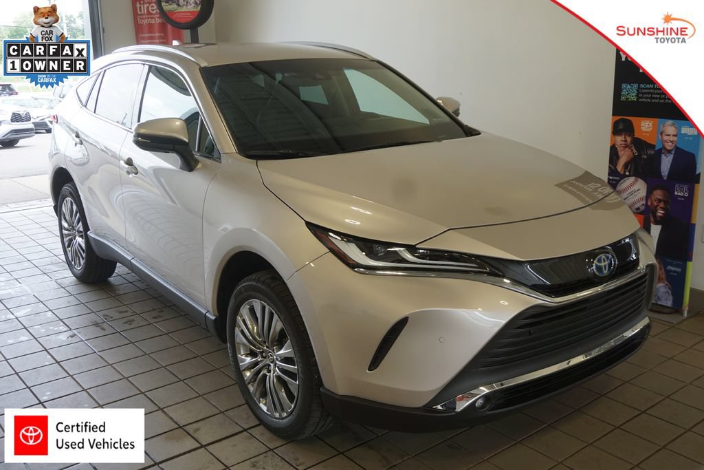 Certified 2024 Toyota Venza XLE AWD/4WD image 1