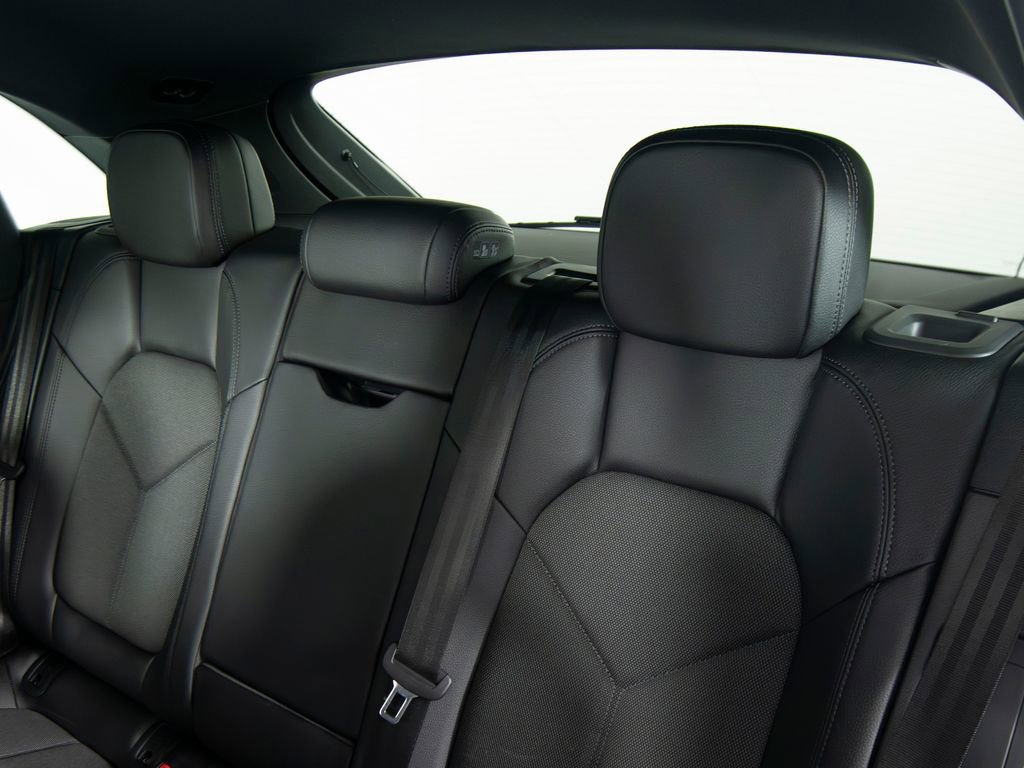 Certified 2025 Porsche Macan image 34