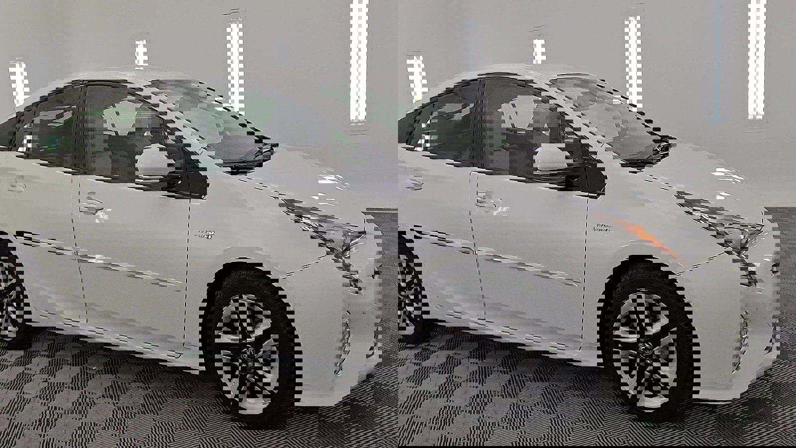Used 2017 Toyota Prius Four Touring image 6