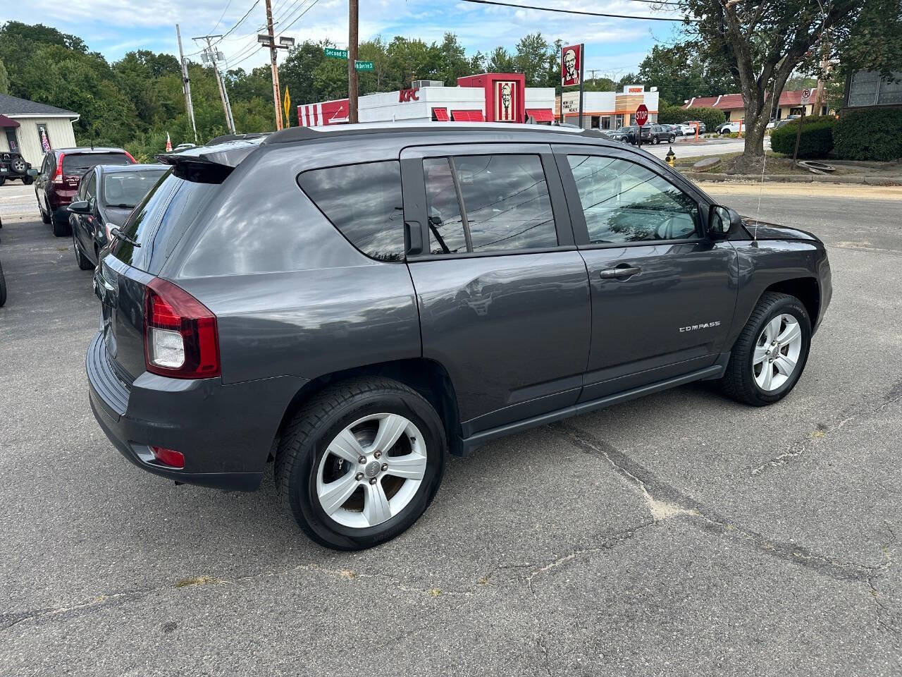 Used 2017 Jeep Compass Sport w/ Power Value Group image 4