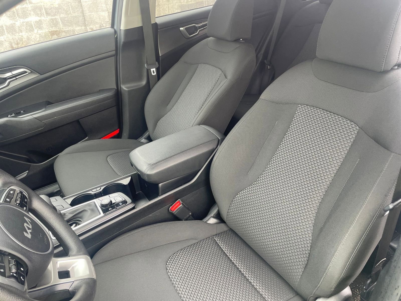 Used 2025 Kia Sportage LX image 34