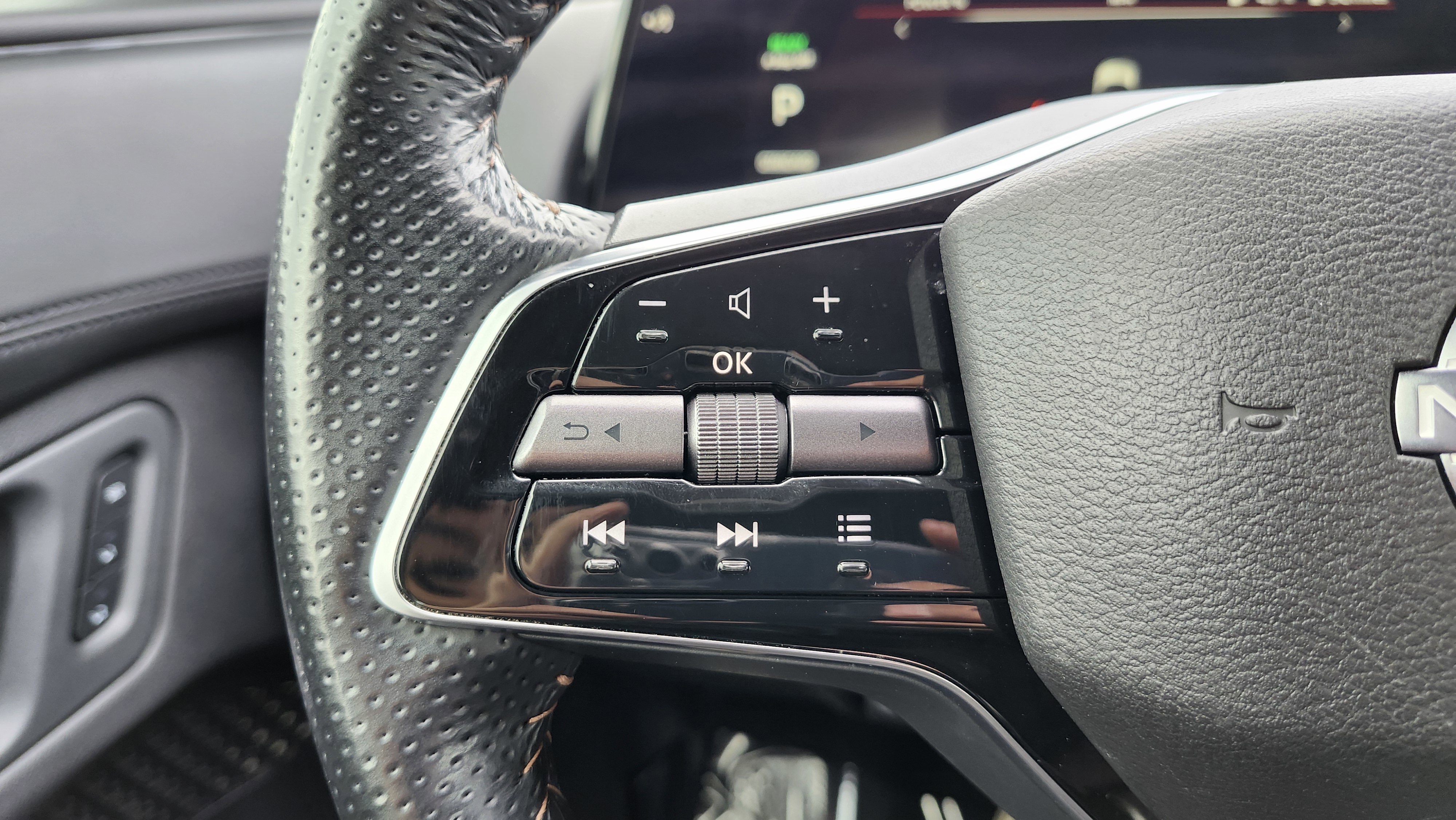 Used 2023 Nissan Ariya FWD image 38