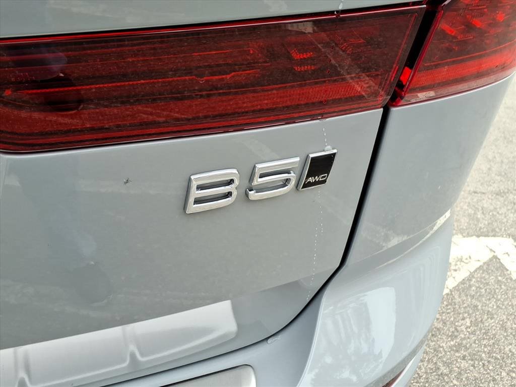 New 2026 Volvo XC60 B5 Plus w/ Protection Package Premier AWD/4WD image 6