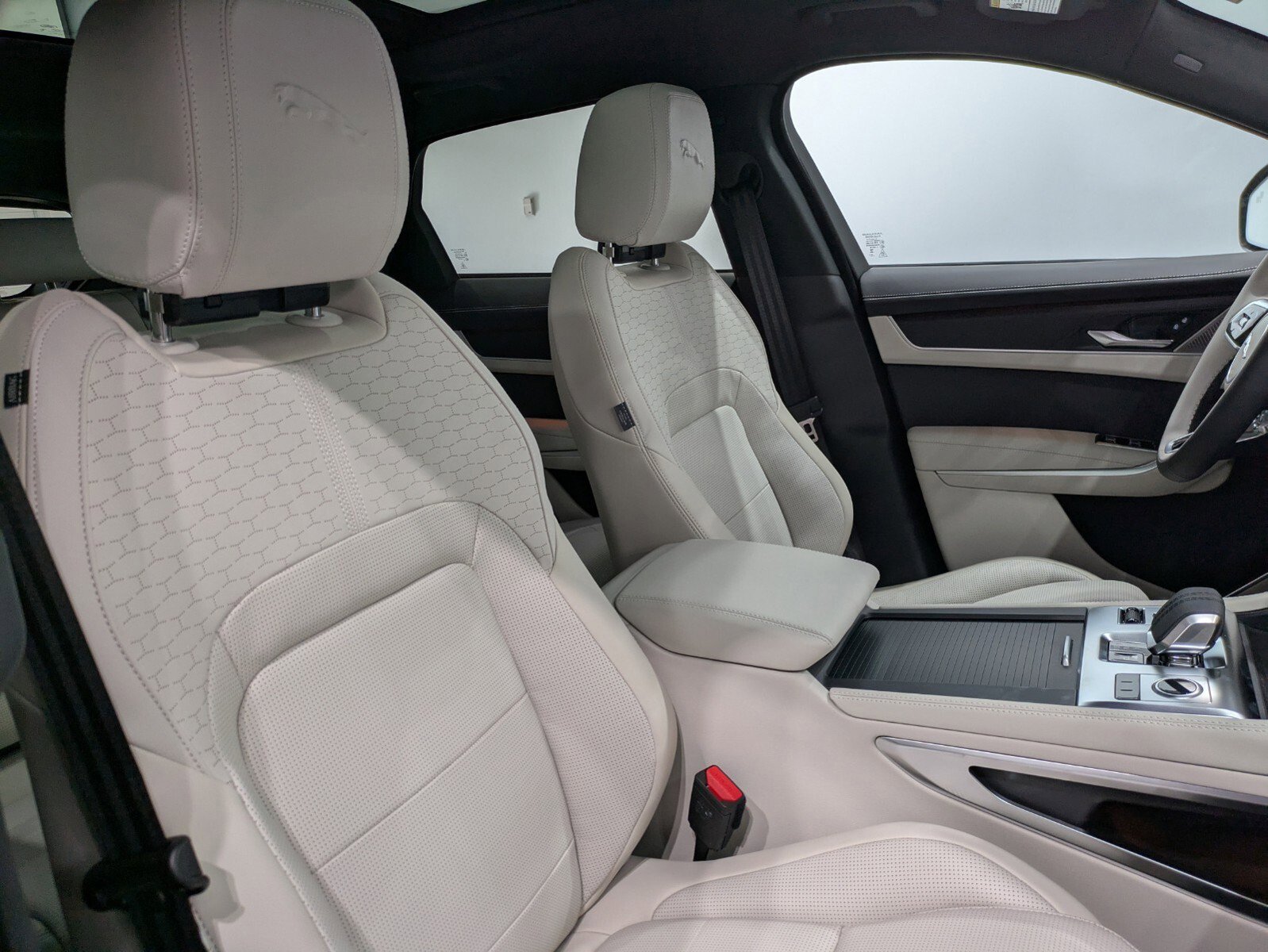 New 2026 Jaguar F-PACE R-Dynamic S image 25